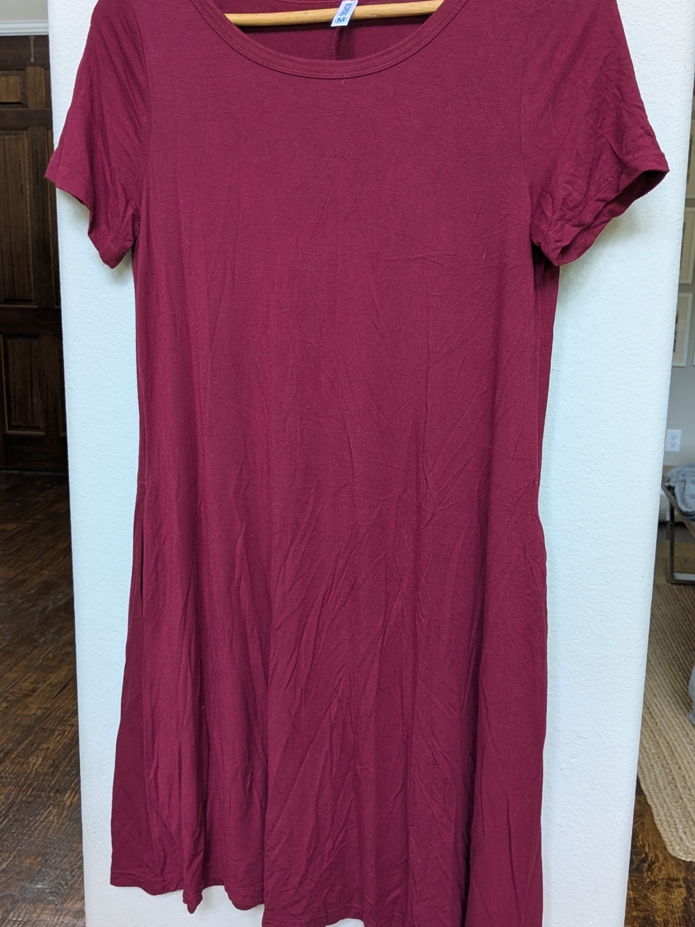 Women's Short-Sleeve Tunic Dress — Burgundy